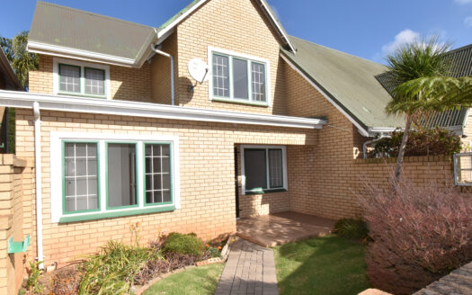 Three Bedroom Duplex in Garsfontein