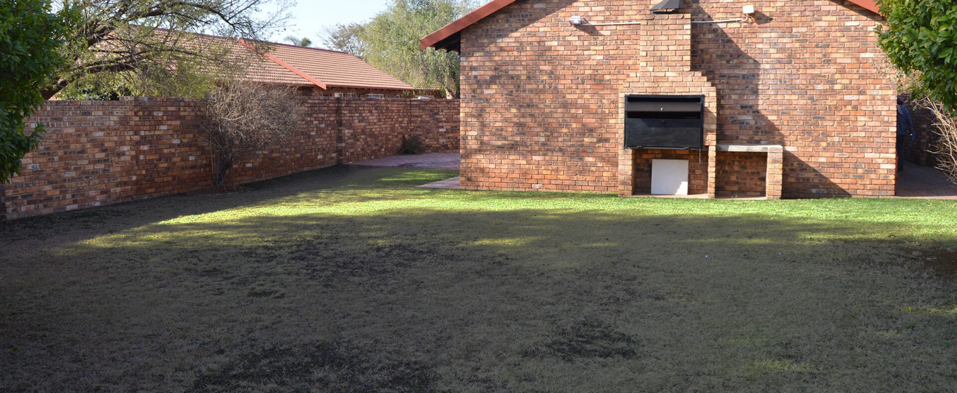 Simplex with large garden