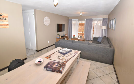Two Bedroom Two Bathroom Apartment with garden