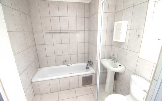 Renovated Two Bedroom Apartment in Menlyn